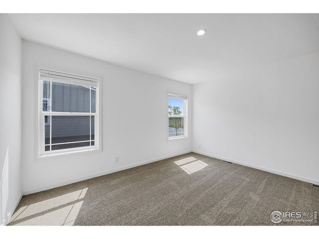 552 Sunset Cliffs Dr, Loveland, CO 80537