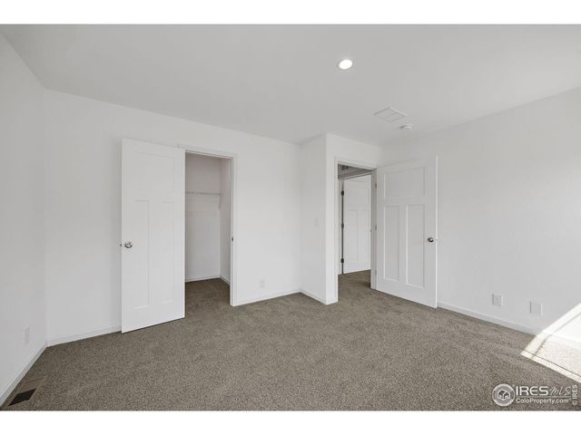 552 Sunset Cliffs Dr, Loveland, CO 80537