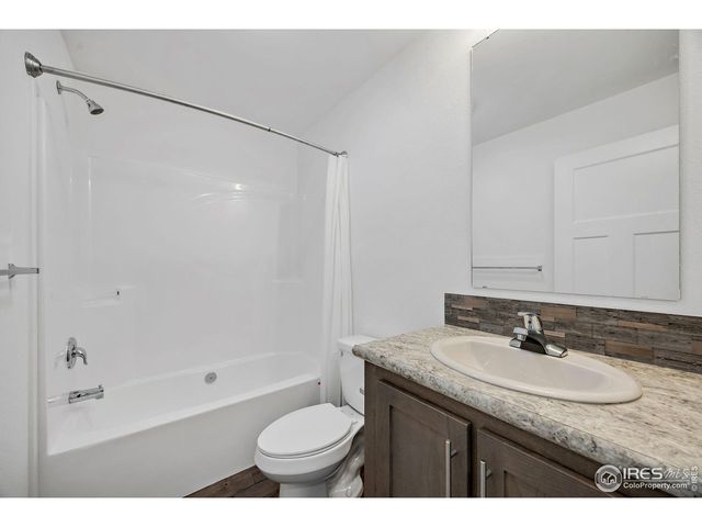 552 Sunset Cliffs Dr, Loveland, CO 80537