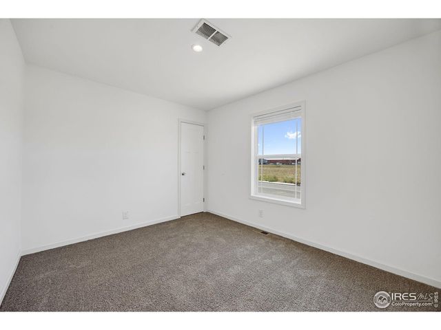 552 Sunset Cliffs Dr, Loveland, CO 80537