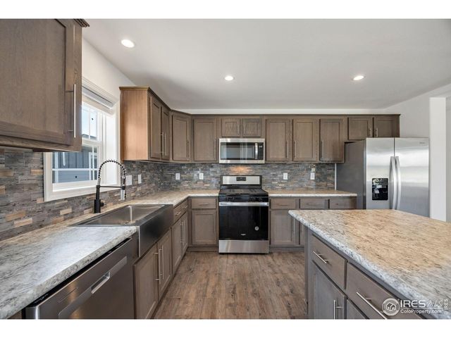 552 Sunset Cliffs Dr, Loveland, CO 80537