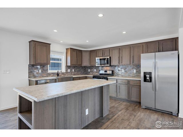 552 Sunset Cliffs Dr, Loveland, CO 80537