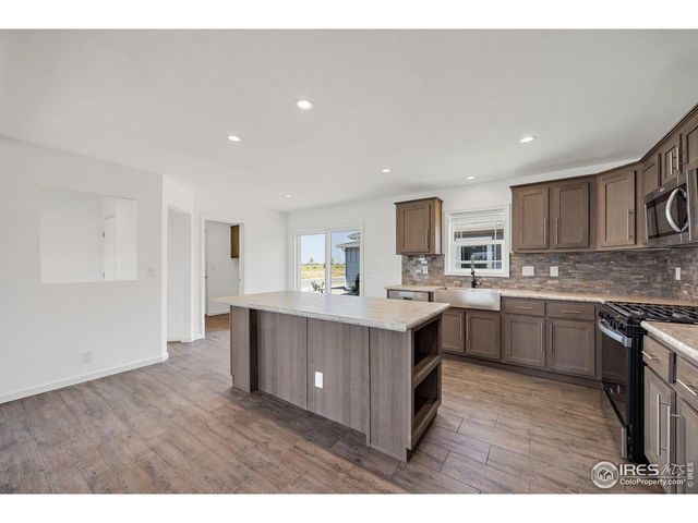 552 Sunset Cliffs Dr, Loveland, CO 80537