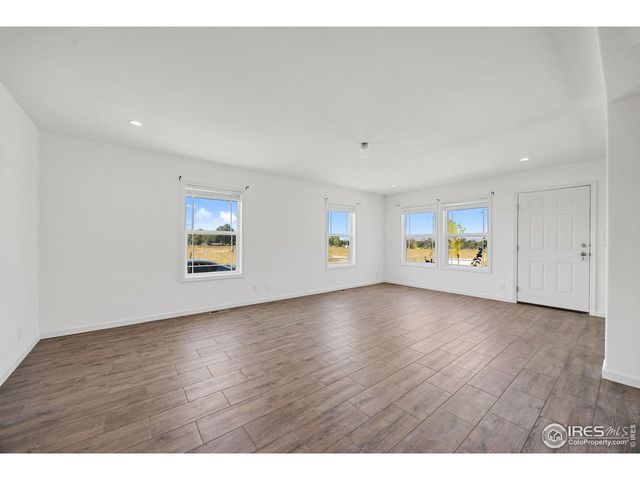 552 Sunset Cliffs Dr, Loveland, CO 80537