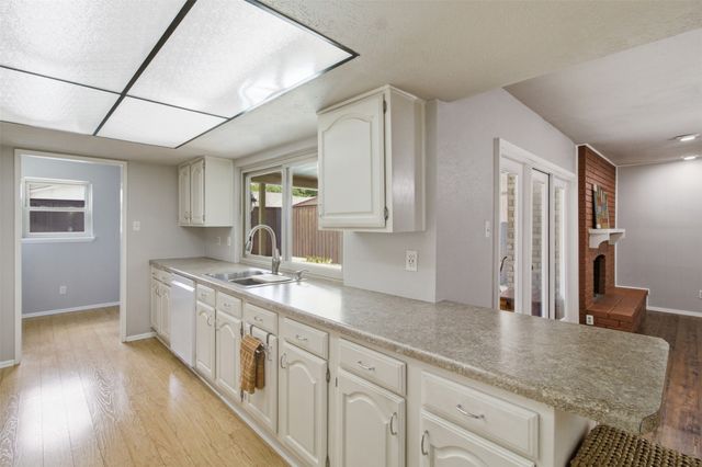4913 Roberts Drive, The Colony, TX 75056