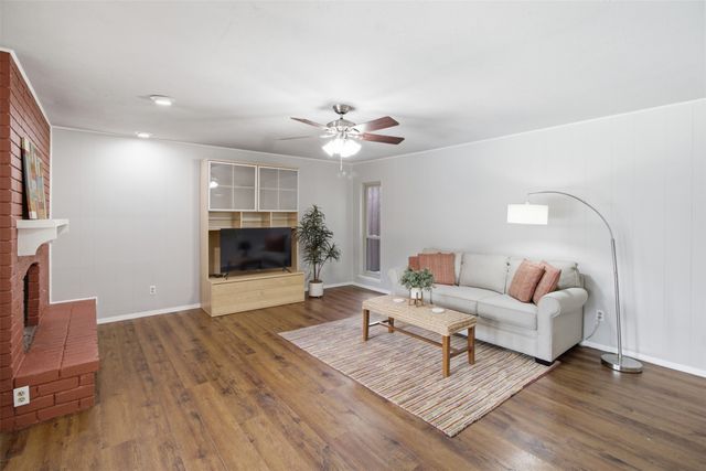 4913 Roberts Drive, The Colony, TX 75056