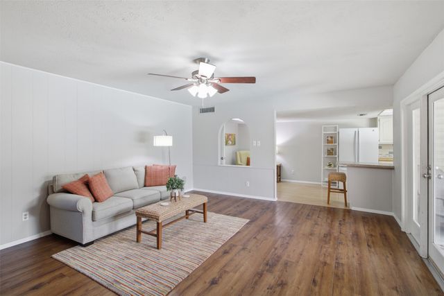 4913 Roberts Drive, The Colony, TX 75056