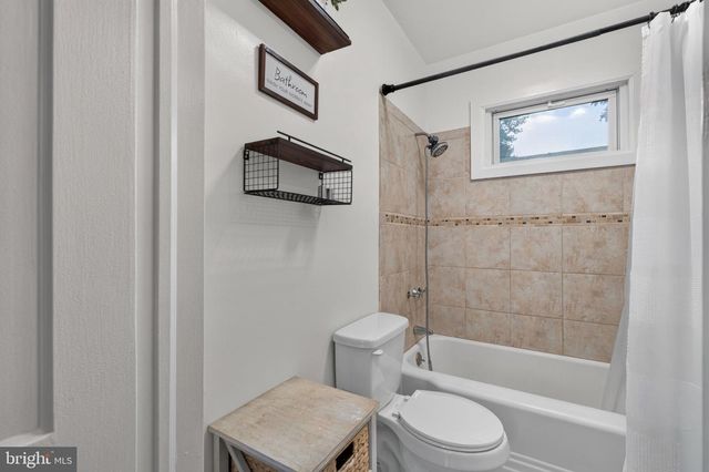 16 SUTTON LN, New Castle, DE 19720