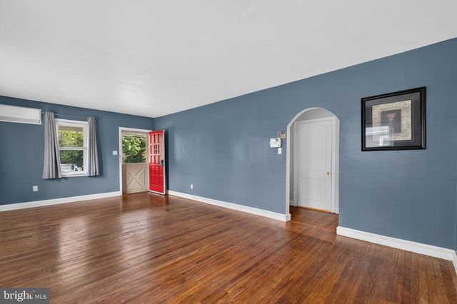 16 SUTTON LN, New Castle, DE 19720