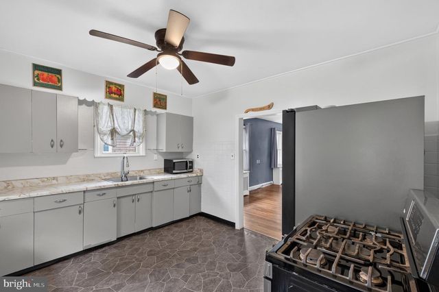 16 SUTTON LN, New Castle, DE 19720