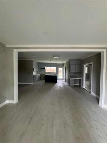 10319 Glenkirk Drive, Houston, TX 77089