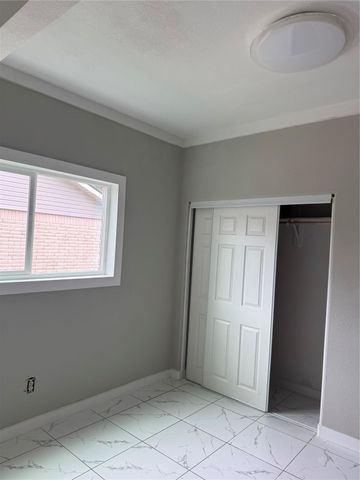 10319 Glenkirk Drive, Houston, TX 77089