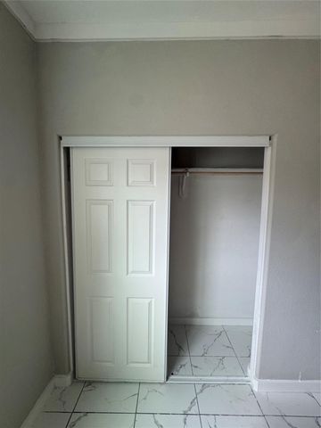 10319 Glenkirk Drive, Houston, TX 77089