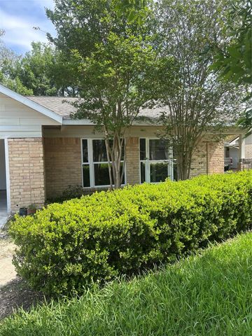 10319 Glenkirk Drive, Houston, TX 77089