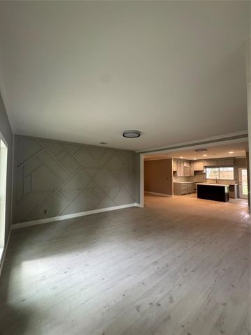 10319 Glenkirk Drive, Houston, TX 77089