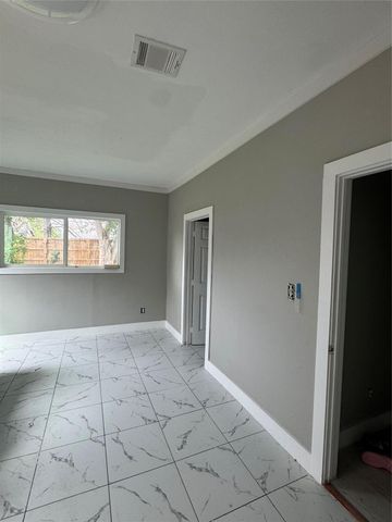 10319 Glenkirk Drive, Houston, TX 77089