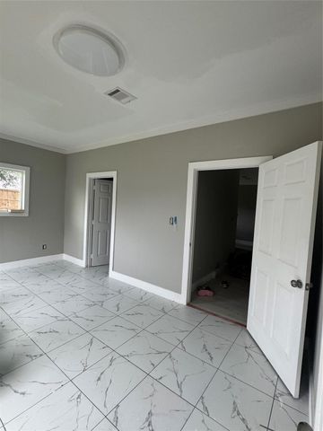 10319 Glenkirk Drive, Houston, TX 77089