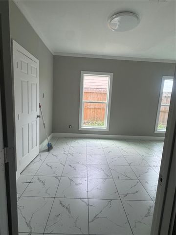 10319 Glenkirk Drive, Houston, TX 77089