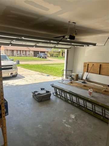 10319 Glenkirk Drive, Houston, TX 77089