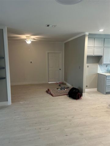 10319 Glenkirk Drive, Houston, TX 77089