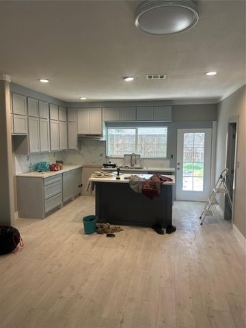 10319 Glenkirk Drive, Houston, TX 77089