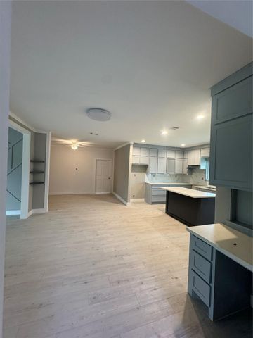 10319 Glenkirk Drive, Houston, TX 77089