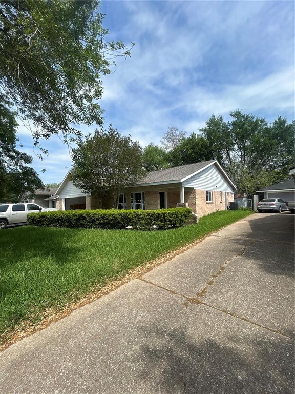 10319 Glenkirk Drive, Houston, TX 77089