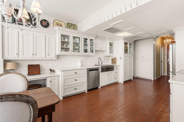 5150 Hidalgo Street 1702, Houston, TX 77056