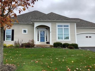 34 Woodsboro Circle 34, Cromwell, CT 06416