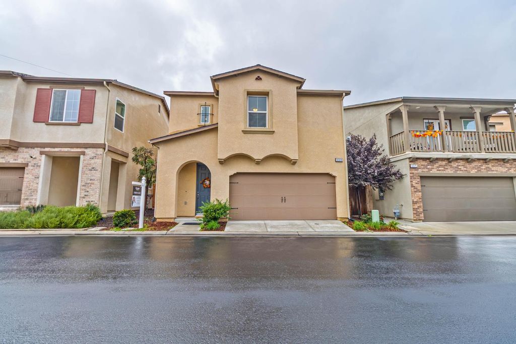 Image 1 of property listing at 6369 Santa Lucia Way, Fresno, CA 93722