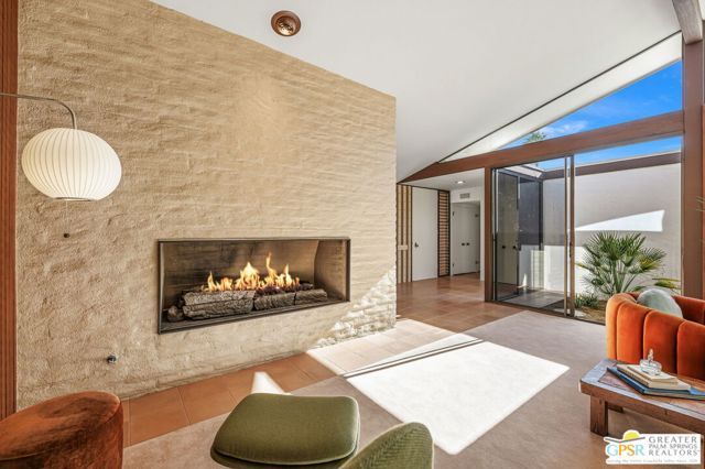 695 N Camino Real, Palm Springs, CA 92262