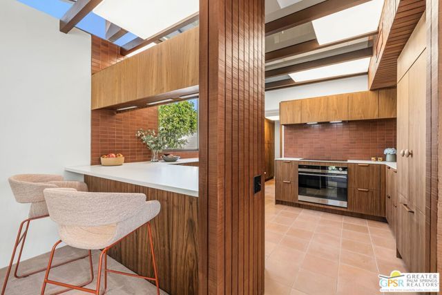 695 N Camino Real, Palm Springs, CA 92262