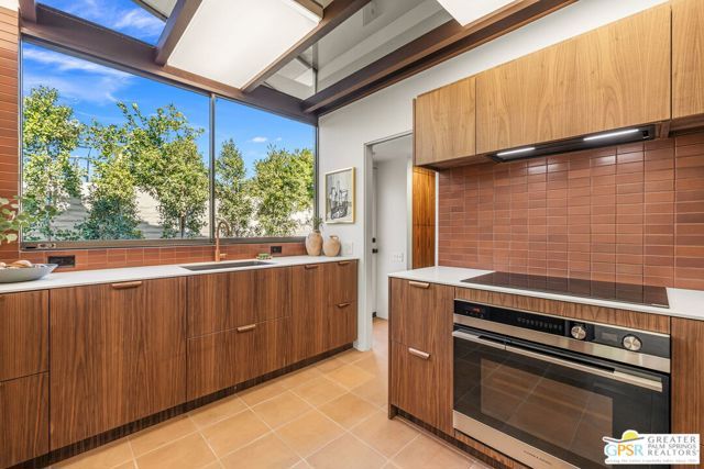 695 N Camino Real, Palm Springs, CA 92262