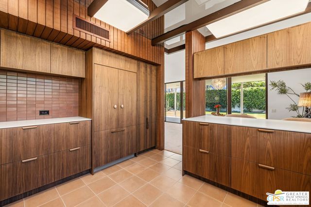 695 N Camino Real, Palm Springs, CA 92262