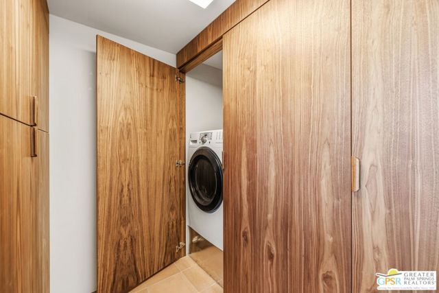 695 N Camino Real, Palm Springs, CA 92262