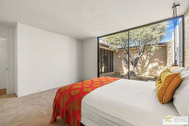 695 N Camino Real, Palm Springs, CA 92262