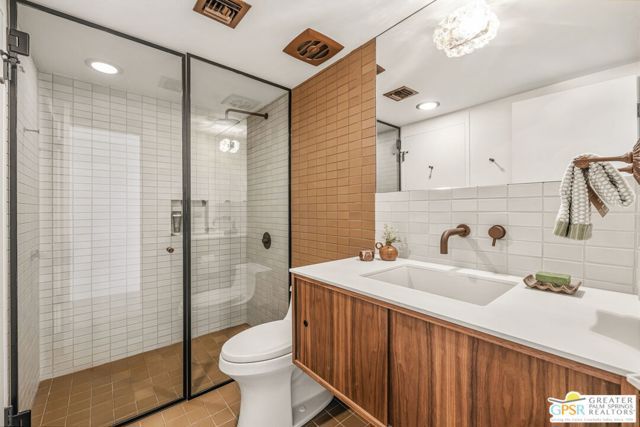 695 N Camino Real, Palm Springs, CA 92262