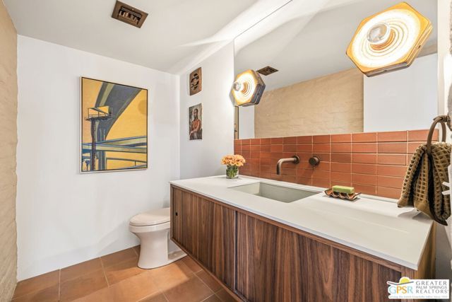 695 N Camino Real, Palm Springs, CA 92262