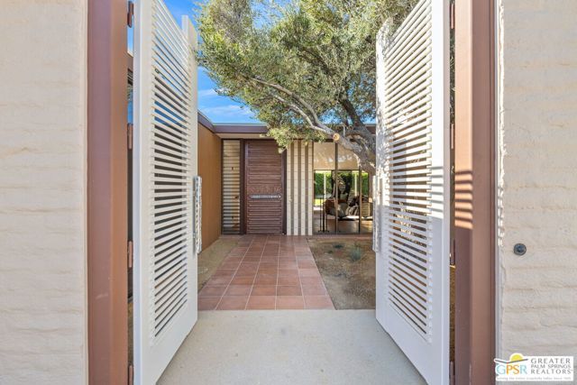 695 N Camino Real, Palm Springs, CA 92262