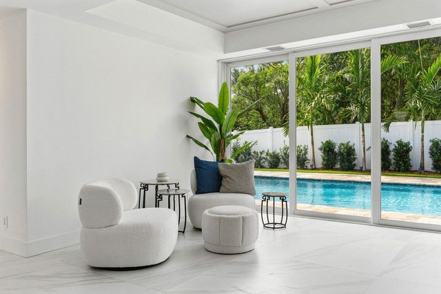 902 SW 27th Place, Boynton Beach, FL 33435