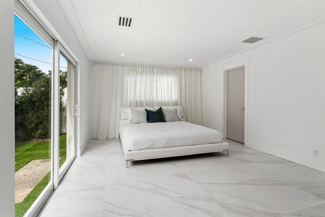 902 SW 27th Place, Boynton Beach, FL 33435