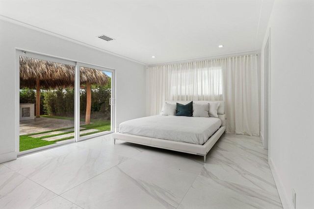 902 SW 27th Place, Boynton Beach, FL 33435