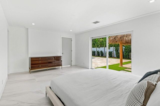 902 SW 27th Place, Boynton Beach, FL 33435