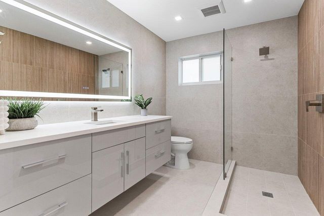 902 SW 27th Place, Boynton Beach, FL 33435