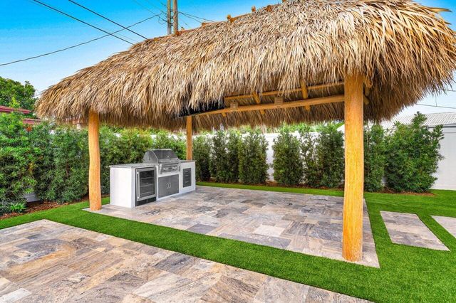 902 SW 27th Place, Boynton Beach, FL 33435