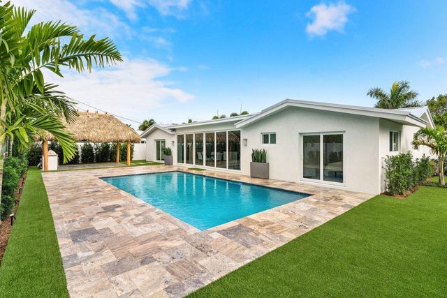 902 SW 27th Place, Boynton Beach, FL 33435