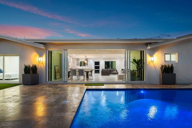 902 SW 27th Place, Boynton Beach, FL 33435