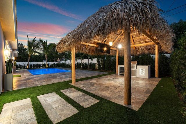 902 SW 27th Place, Boynton Beach, FL 33435