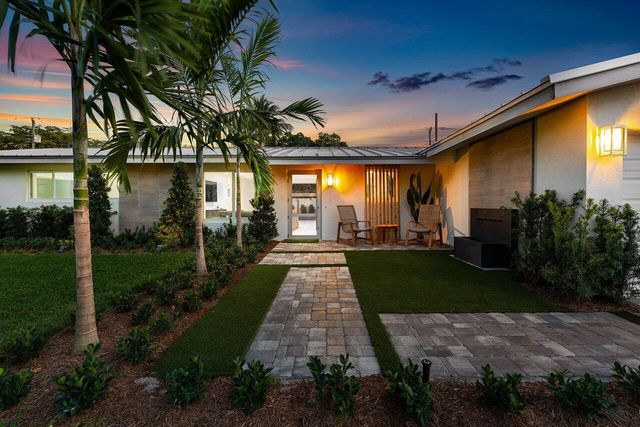 902 SW 27th Place, Boynton Beach, FL 33435