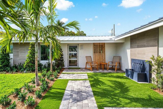 902 SW 27th Place, Boynton Beach, FL 33435